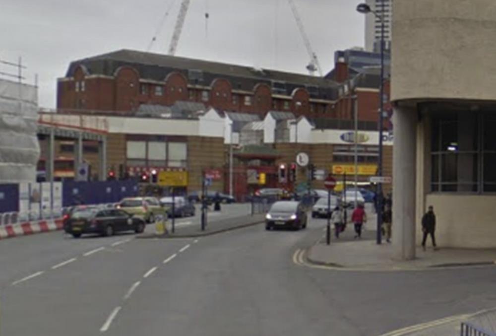 Mężczyzna walczy o życie po pobiciu. Część centrum Birmingham zamknięta