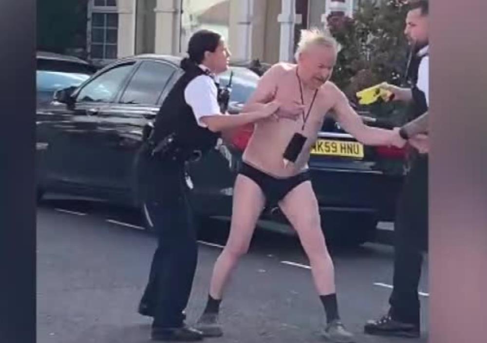 68-latek biegał po Londynie w majtkach i wymachiwał maczetą. Został aresztowany