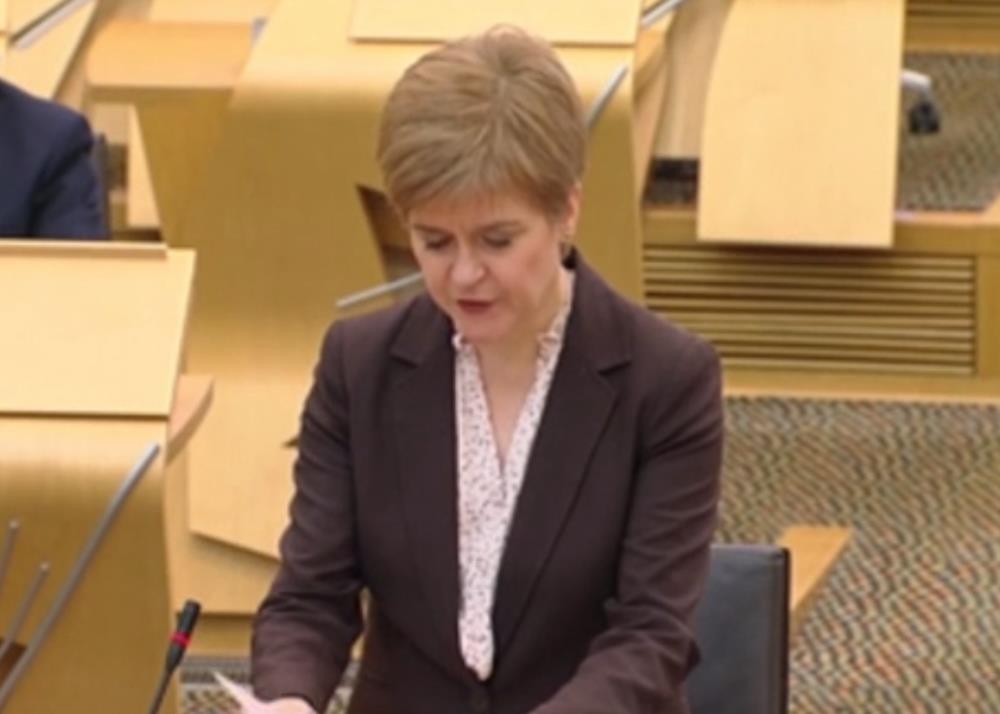 Zakaz sprzedaży alkoholu w pubach i restauracjach. Premier Szkocji ogłosiła nowe restrykcje