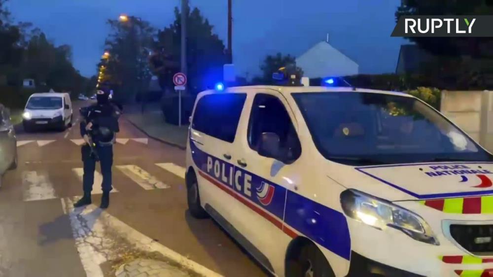 Atak dżihadysty pod Paryżem. Odciął głowę nauczycielowi