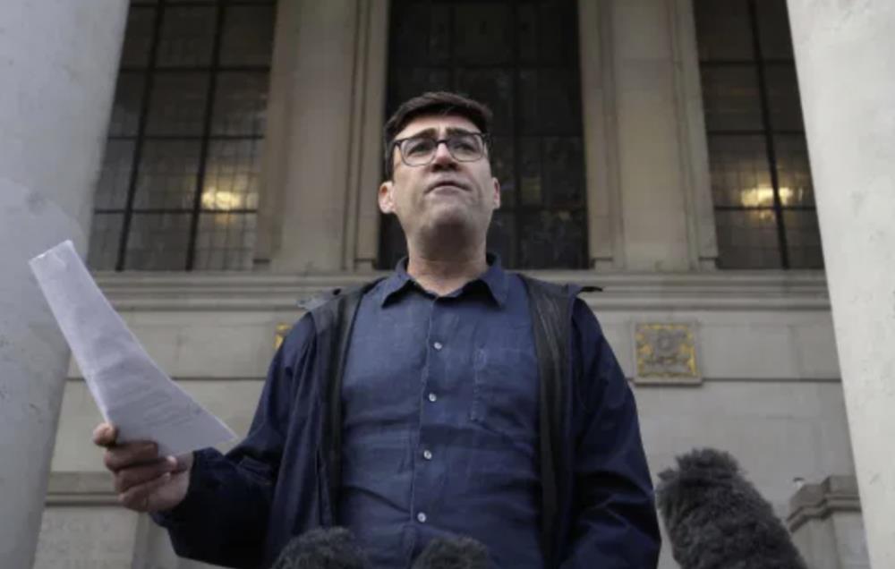 Burmistrz Manchester odmawia wprowadzania lockdownu. Premier mimo wszystko ma dziś zamknąć miasto