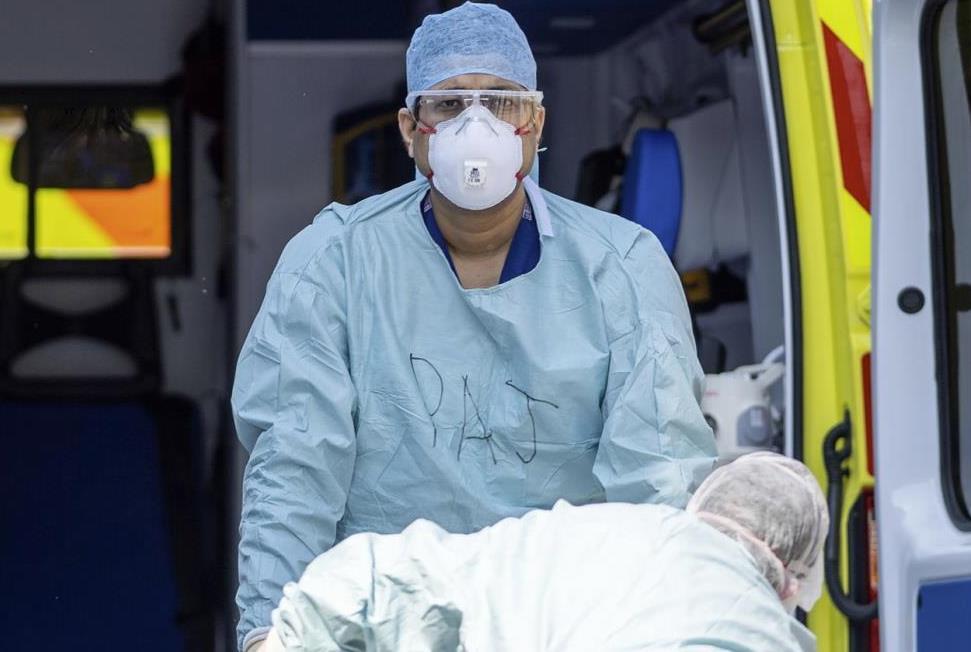 Prawie 25 tys. zakażeń koronawirusem i 310 zgonów w ciągu doby w UK