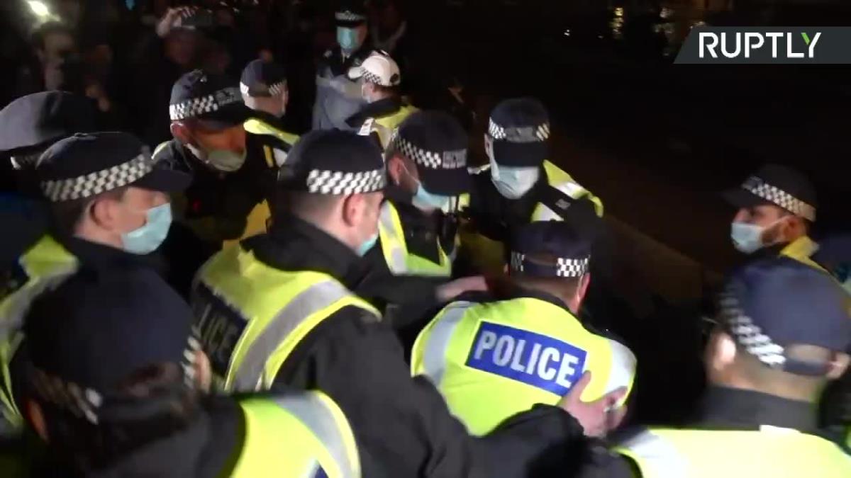 Protest przeciwko lockdownowi. Aktywiści starli się z policją w Londynie