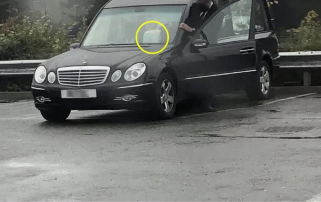 Pracownicy zakładu pogrzebowego zatrzymali się w McDonald's … z ciałem w karawanie