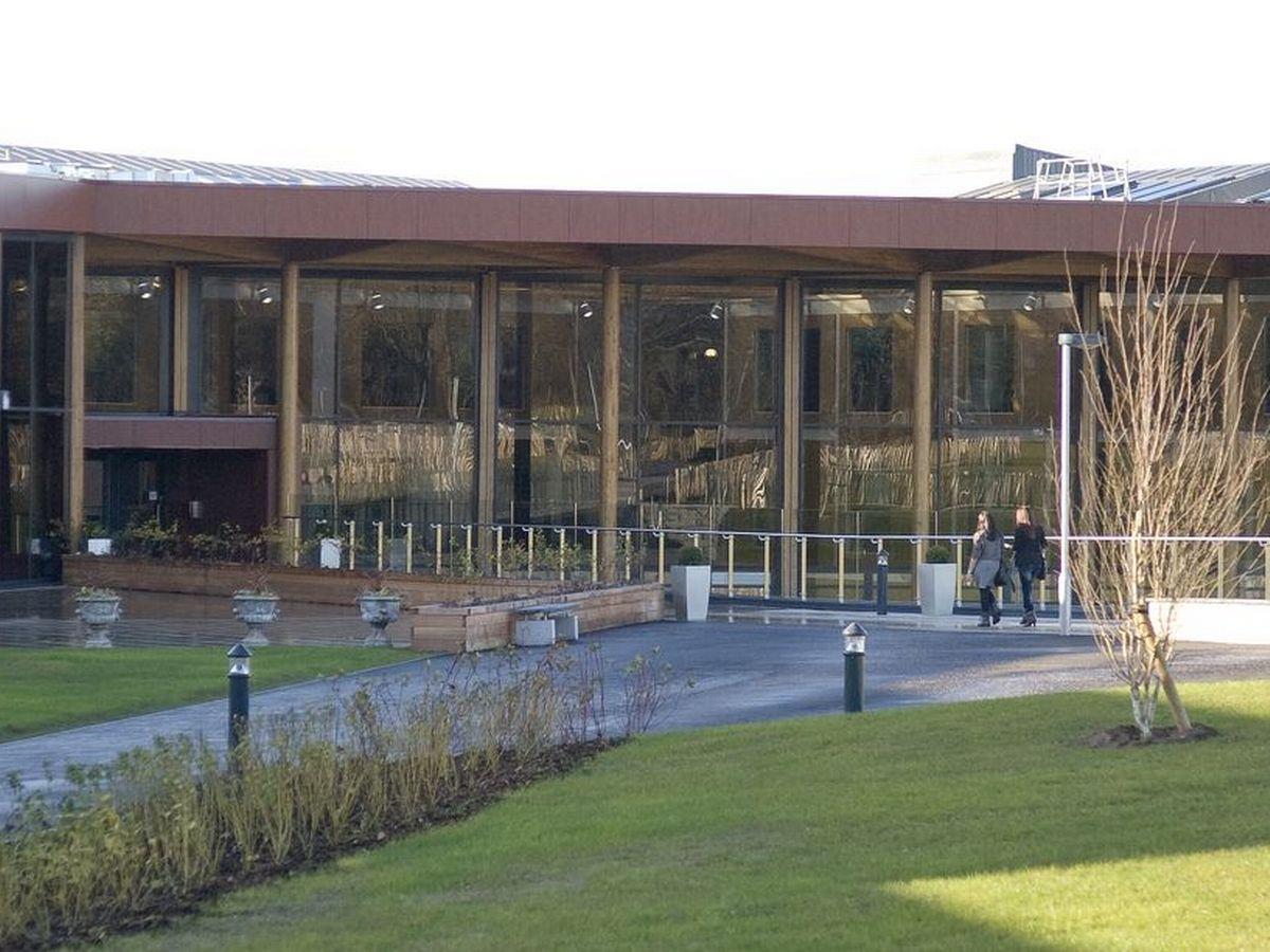 Szkoła w Birmingham zamknięta, bo większość pracowników musi się izolować z powodu koronawirusa