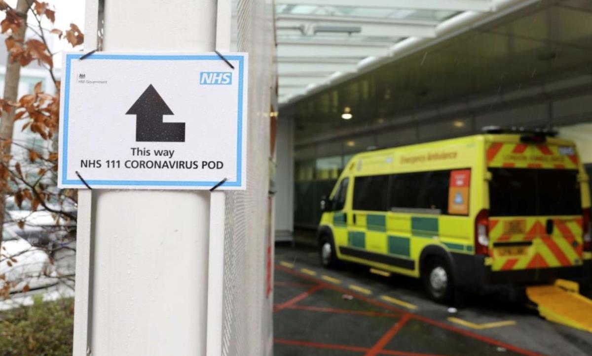 Największy dobowy wzrost liczby zgonów w UK w drugiej fali epidemii koronawirusa. Zmarło 598 osób