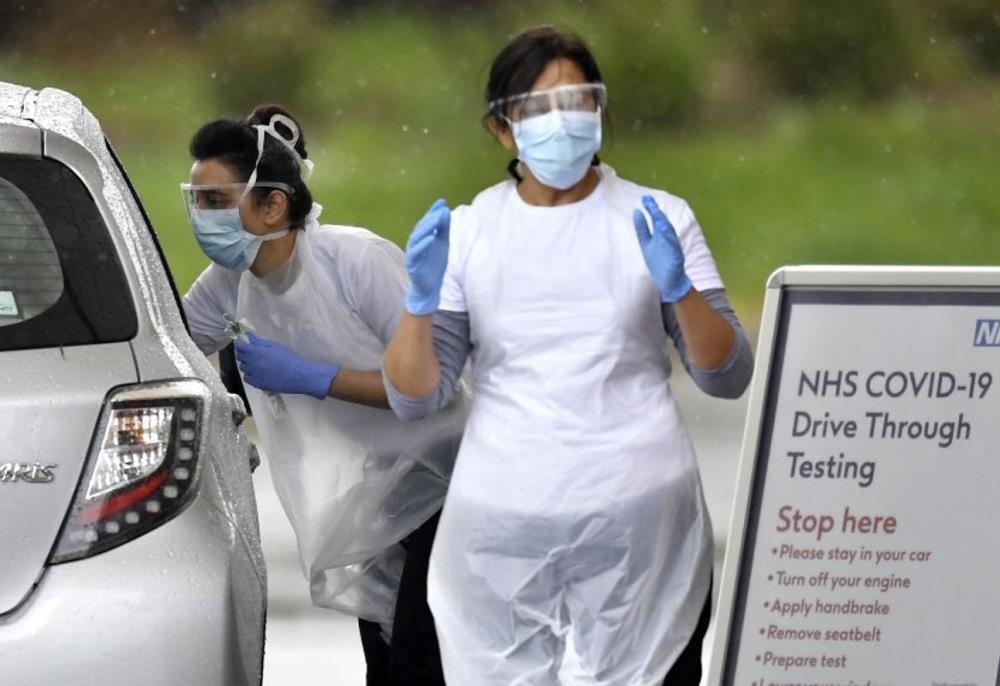 521 zgonów w ciągu doby i 16 022 zakażeń koronawirusem w UK