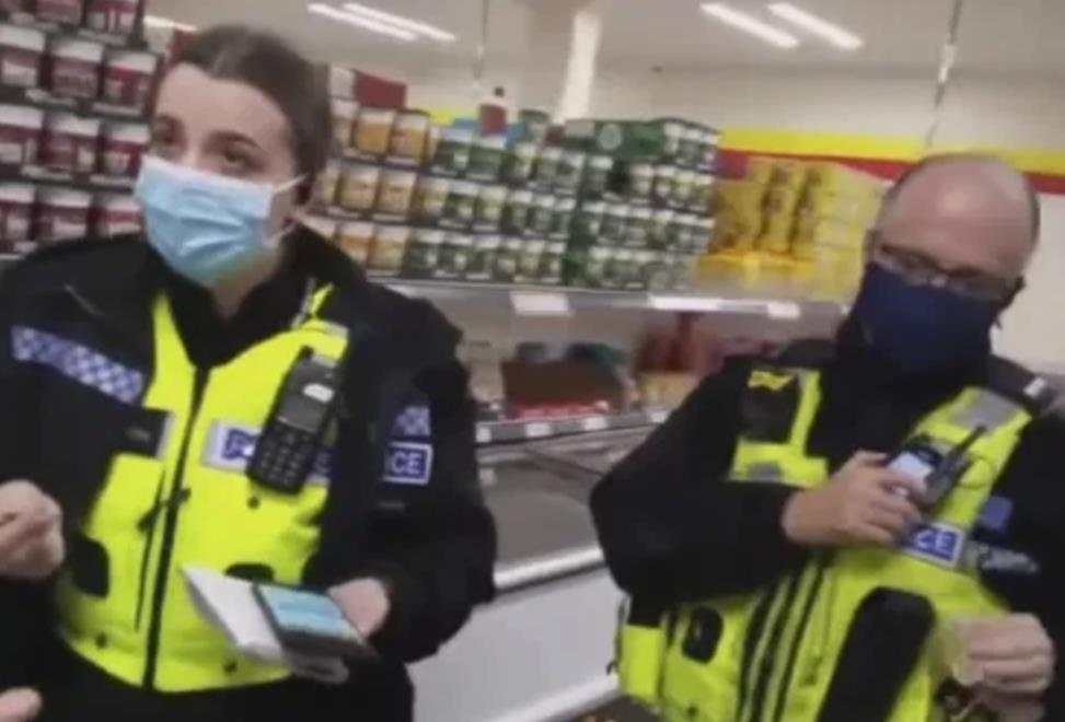 Kobieta ukarana grzywną za brak maski w supermarkecie w Dudley, mimo zapewnień, że ma przeciwskazania medyczne