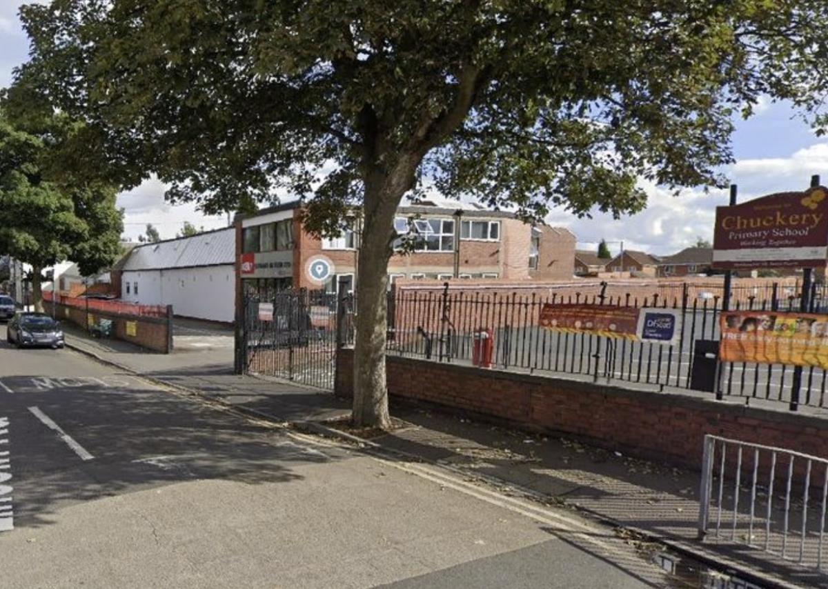 PILNE: Pasażer samochodu próbował porwać chłopca, który szedł chodnikiem w Walsall