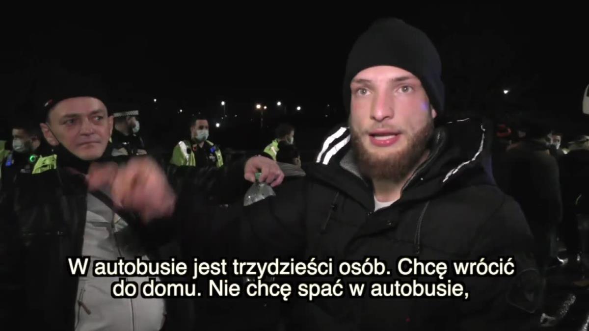 Nie tylko ciężarówki. Autobusy pełne pasażerów nie mogą wyjechać z UK. Sfrustrowani podróżni kłócili się z policją