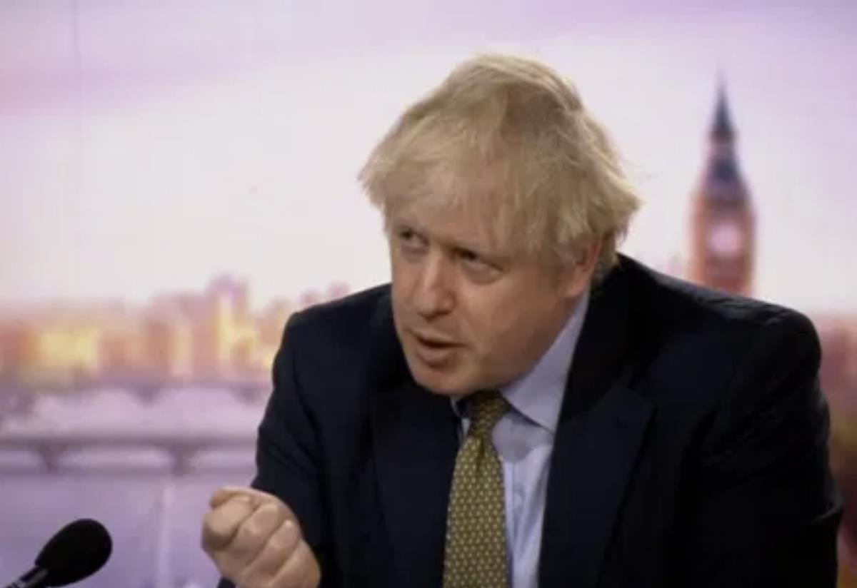Boris Johnson ostrzegł, że wkrótce zostaną wprowadzone bardziej rygorystyczne restrykcje