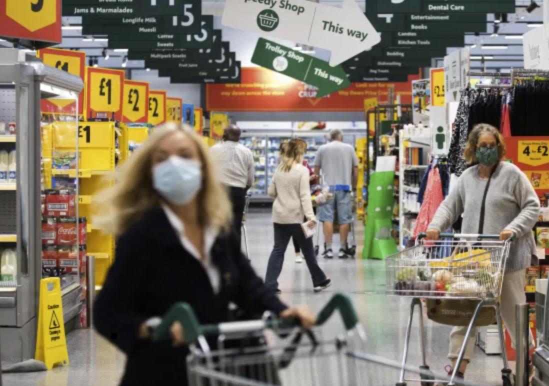 Supermarkety w Wielkiej Brytanii zabronią wstępu osobom bez masek