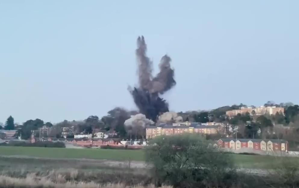 Detonacja niewybuchu z II wojny światowej. Odłamki rozrzucone w promieniu 250 metrów