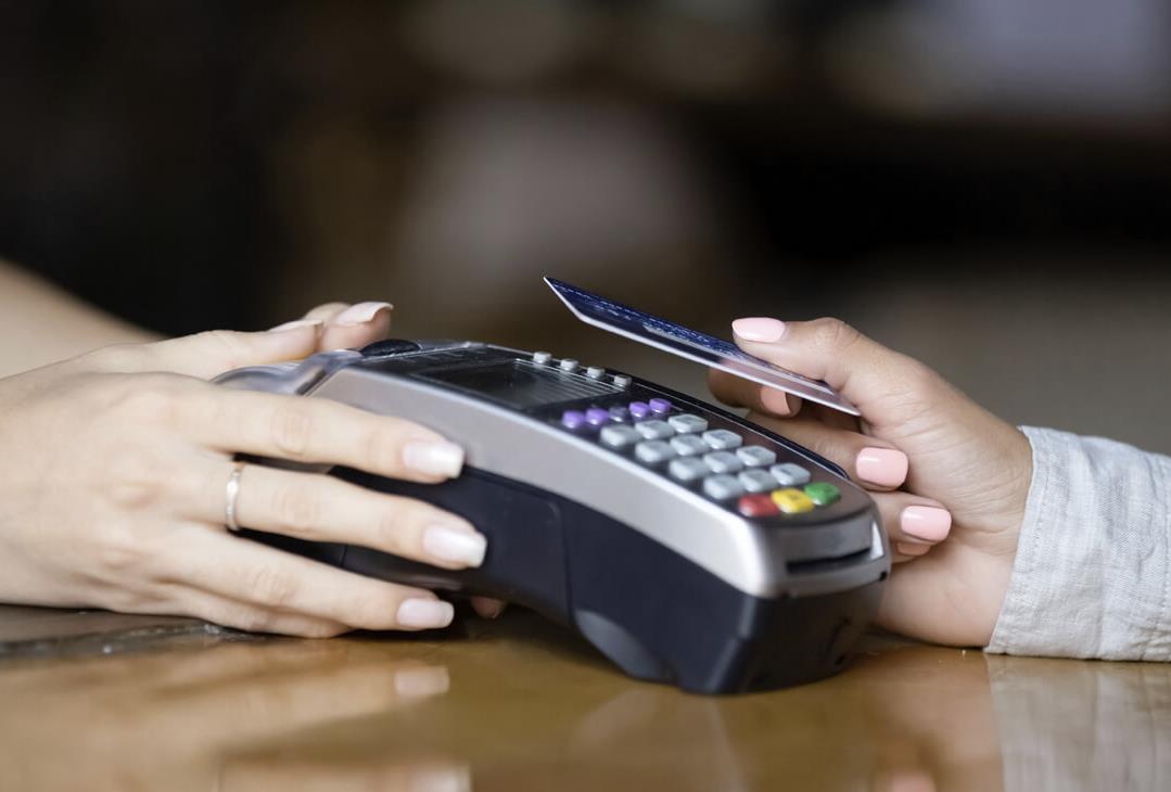 Limit płatności zbliżeniowych zostanie zwiększony do 100 GBP