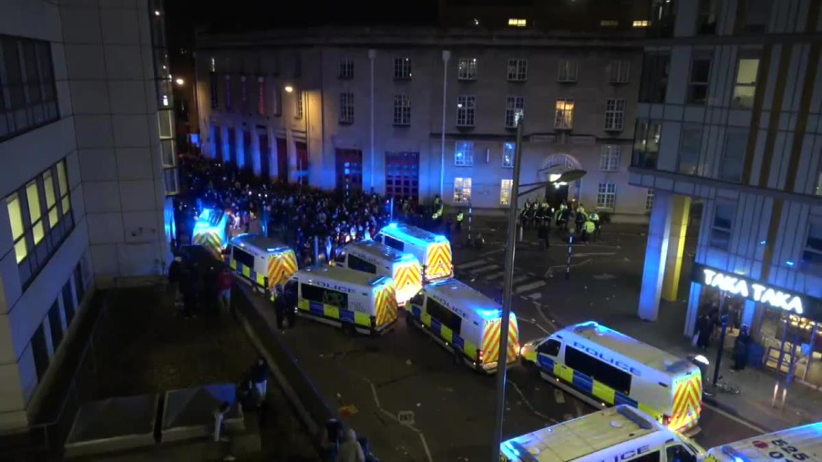 Podpalone radiowozy, śmietniki i walki z policją - bilans wieczornych protestów „Kill the Bill” w Bristolu