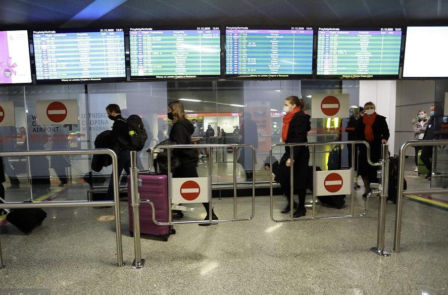 Polski rząd nie testował Polaków przyjeżdżających z Wysp, bo bał się „fali hejtu”?