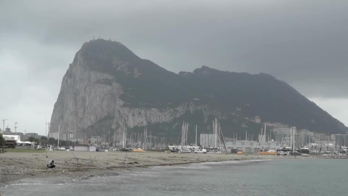 Koniec nakazu noszenia maseczek na Gibraltarze po zaszczepieniu prawie całej populacji