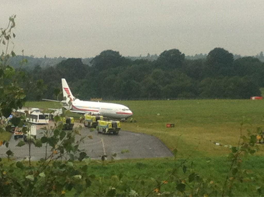 Samolot wylądował poza pasem na lotnisku w Birmingham