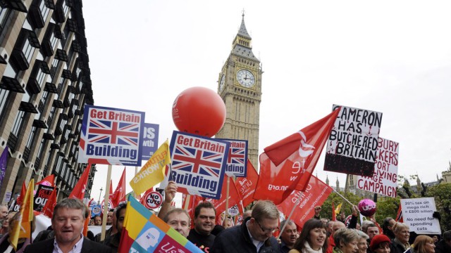 Brytyjczycy nie chcą oszczędzać. 150 tys. ludzi na ulicach Londynu