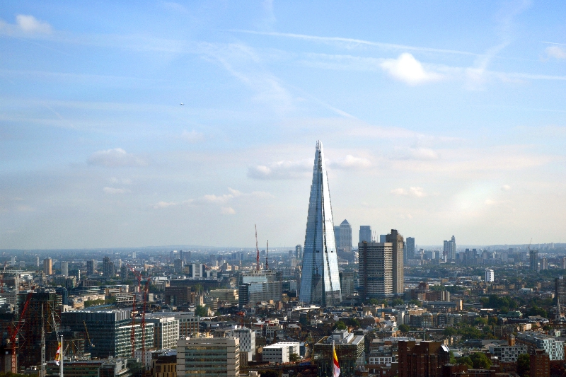 Narastają różnice ekonomiczne między Londynem a innymi miastami