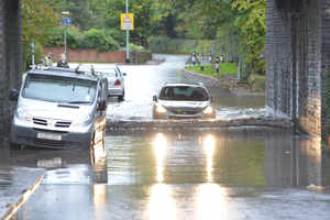 Black Country: Nieustanne ulewy spowodowały utrudnienia w ruchu