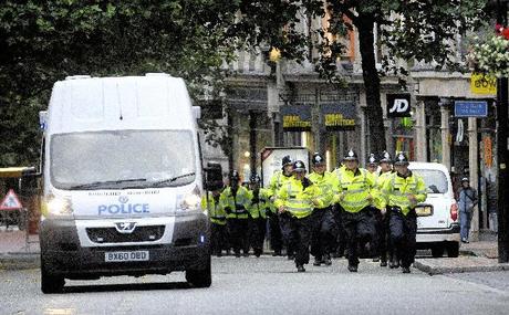 Kolejny wieczór zamieszek w Birmingham i okolicach