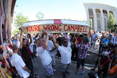 Marsz z trumną - Anglicy kpią z Campbella