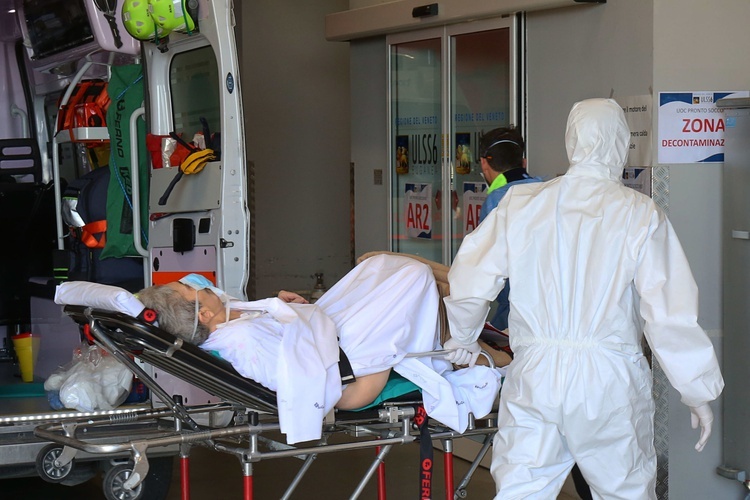 W ciągu doby we Włoszech zmarły 133 osoby. Odnotowano 1 492 nowych przypadków koronawirusa