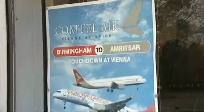 Pasażerowie Comtel Air musieli zrzucić się na paliwo