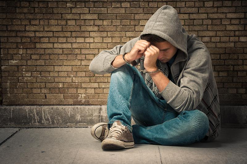 Handlarze ludźmi sprowadzają do UK weekendowych złodziei