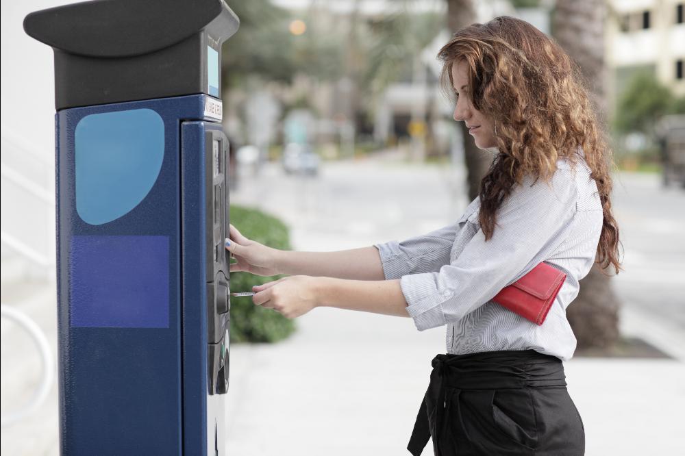 Już teraz możesz zrobić opłatę za parking czy autobus kartą lub telefonem