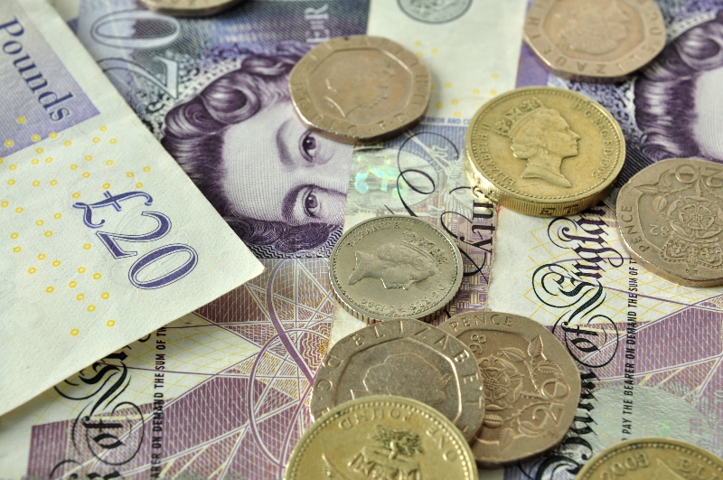 Tysiące osób bierze szybkie pożyczki, żeby płacić za mieszkanie