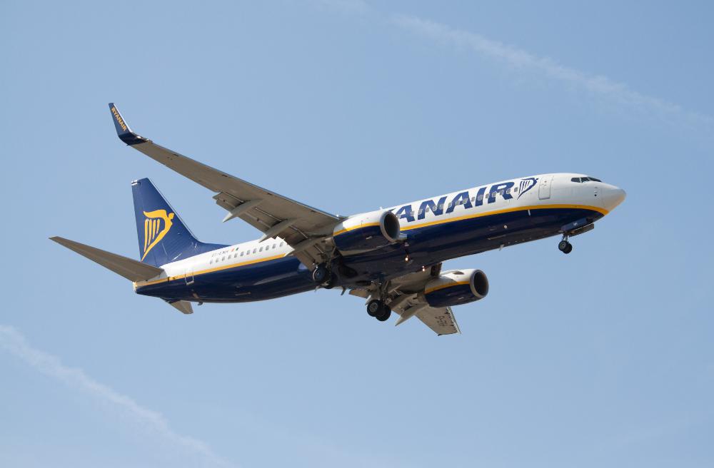 Awaryjne lądowanie w Modlinie. Podejrzany pakunek na pokładzie