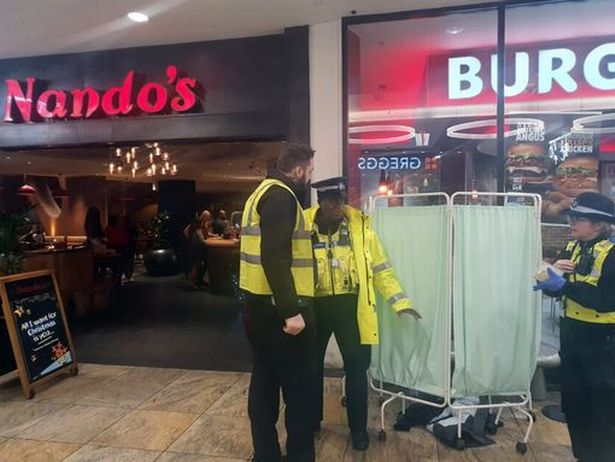 Atak “maczetą” w Bullring w Birmingham. Dwóch nastolatków poważnie rannych