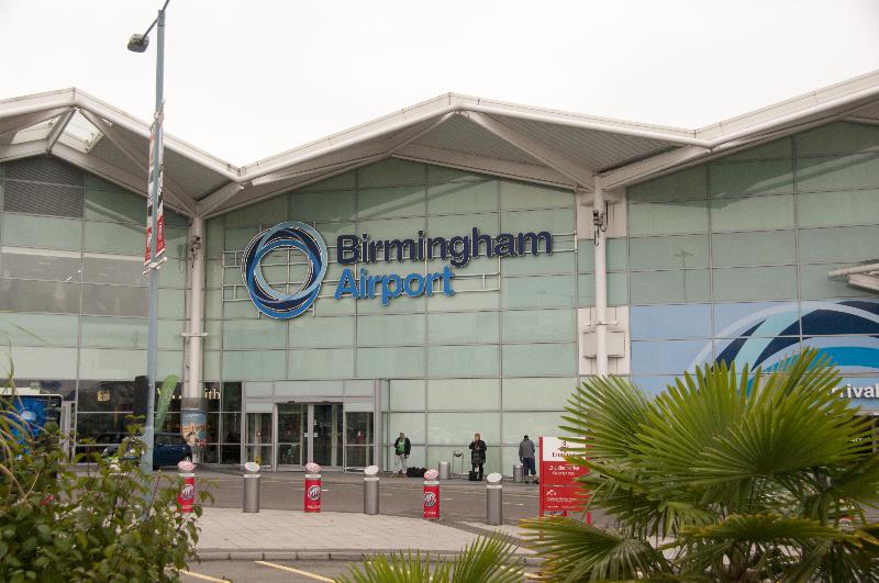 Testy na Ebolę na lotniskach w Manchesterze i Birmingham