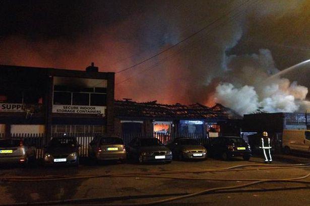 Pali się magazyn w Tyseley