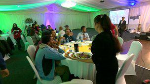 Posiłek dla bezdomnych na zakończenie ramadanu