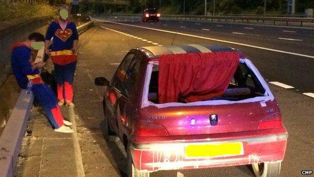 Supermeni zatrzymani na autostradzie