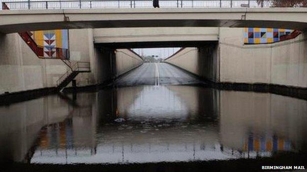 Czterogodzinny korek z powodu podtopienia tunelu na drodze A34 w Perry Barr