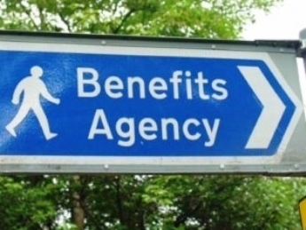 Ponad 370 tys. imigrantów na brytyjskich zasiłkach, w tym Polacy