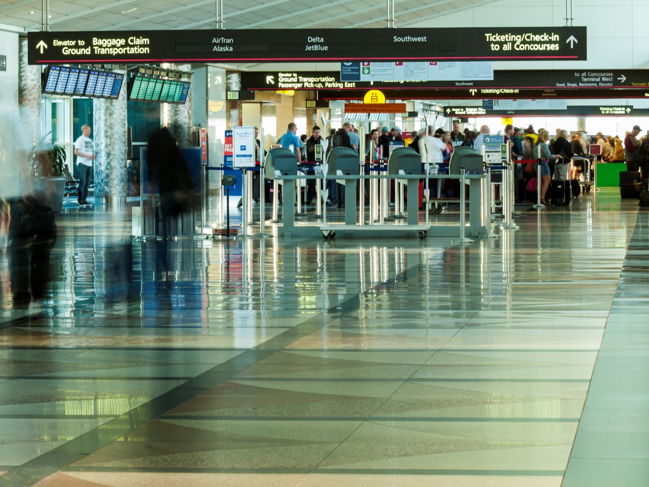 Policja bada incydent dotyczący przepustek bezpieczeństwa na Heathrow