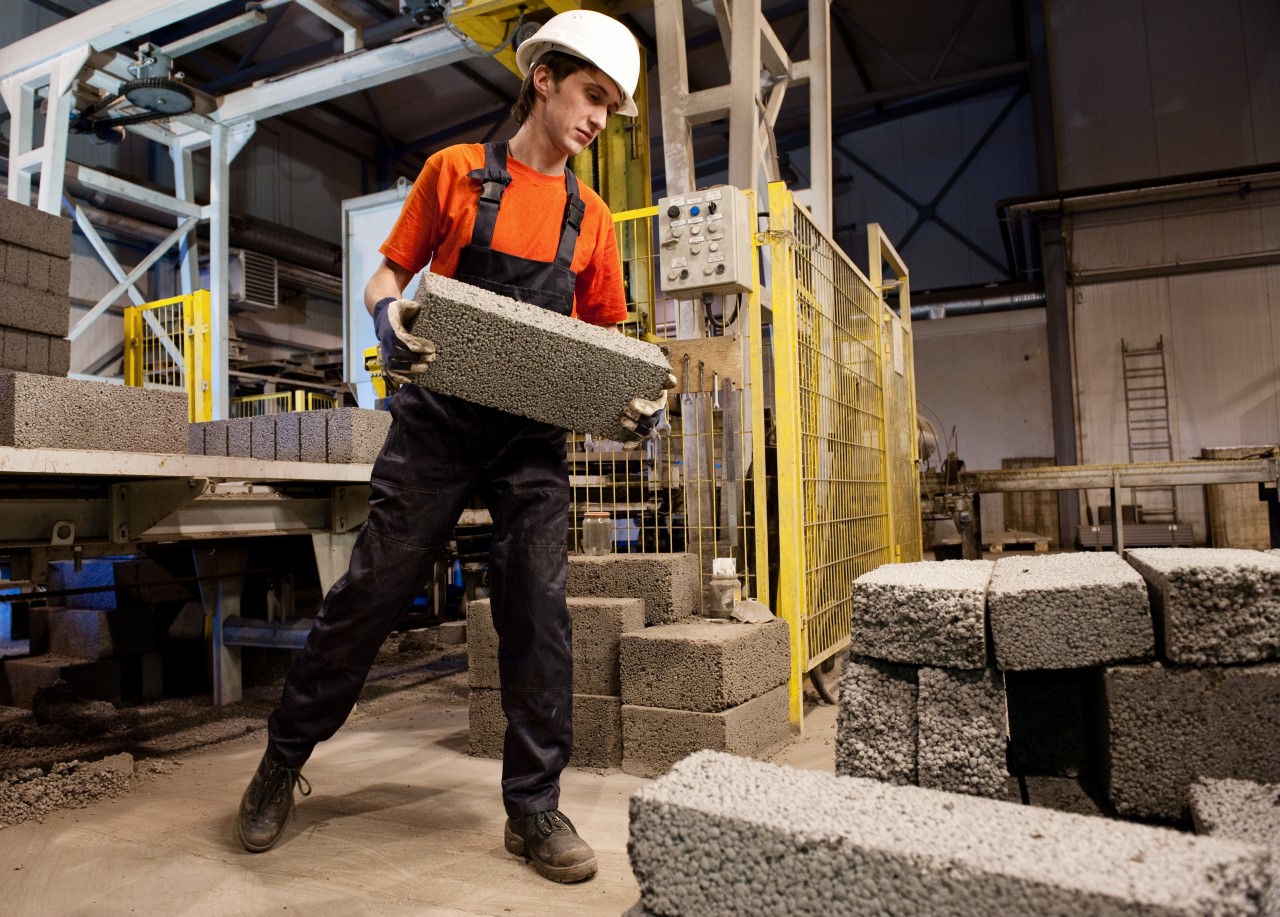 Rząd uderzy w imigrantów – firmy będą musiały ujawniać ilu obcokrajowców zatrudniają