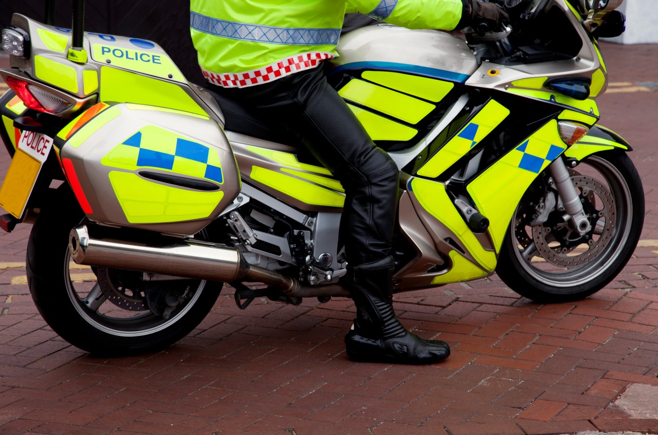 Kierowca przyłapany na jedzeniu owsianki podczas jazdy po M6