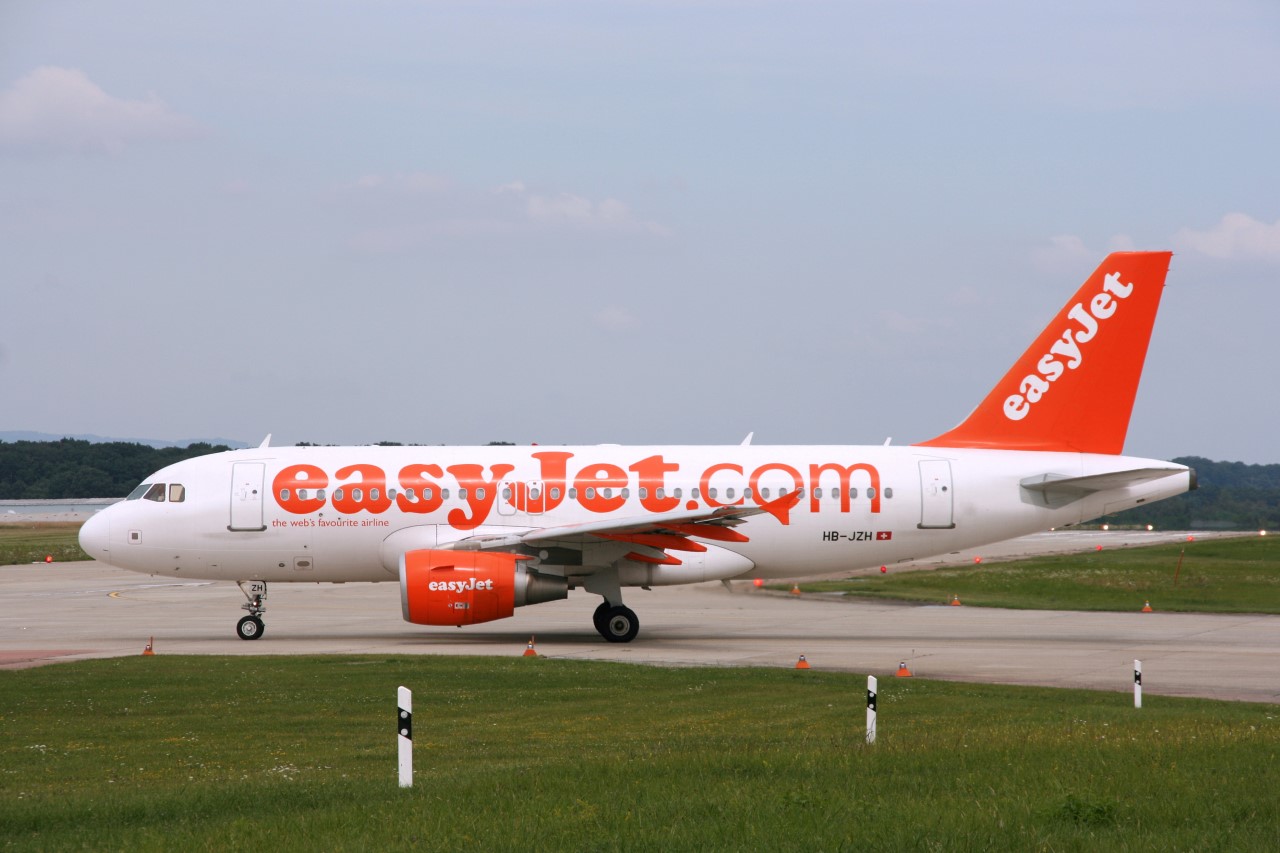 „Allahu Akbar” – deportowany mężczyzna wykrzykiwał groźby w samolocie EasyJet
