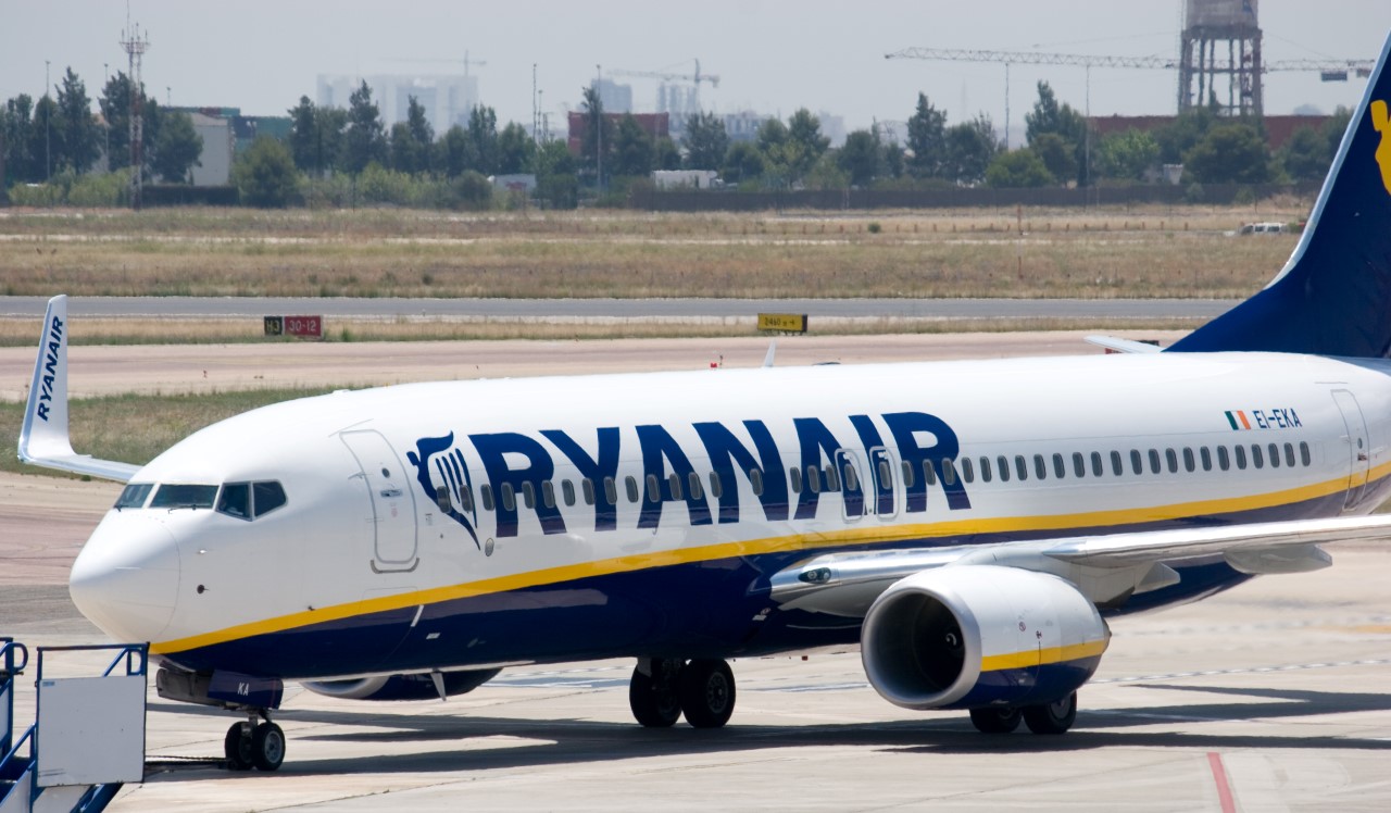 Dwulatek pluł na pasażerów – Ryanair nałożył na całą rodzinę zakaz podróżowania tymi liniami