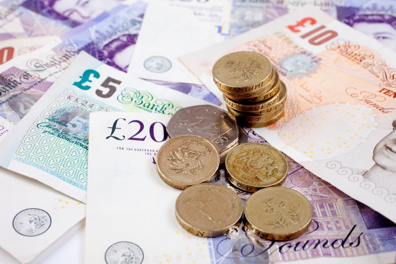 Zarobki w UK spadły pierwszy raz od trzech lat