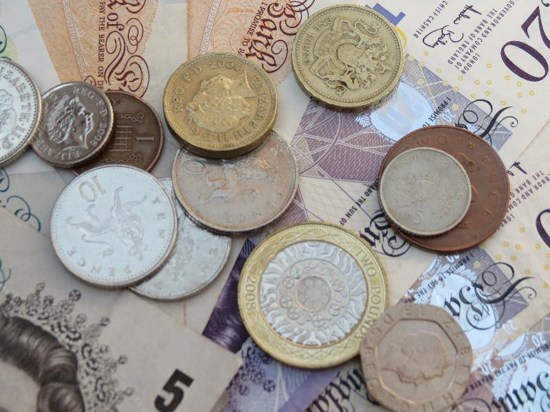 Aż 300 tys. pracowników otrzymuje minimalną płacę przynajmniej przez 5 lat