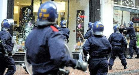 Policja informuje o zamieszkach w Birmingham