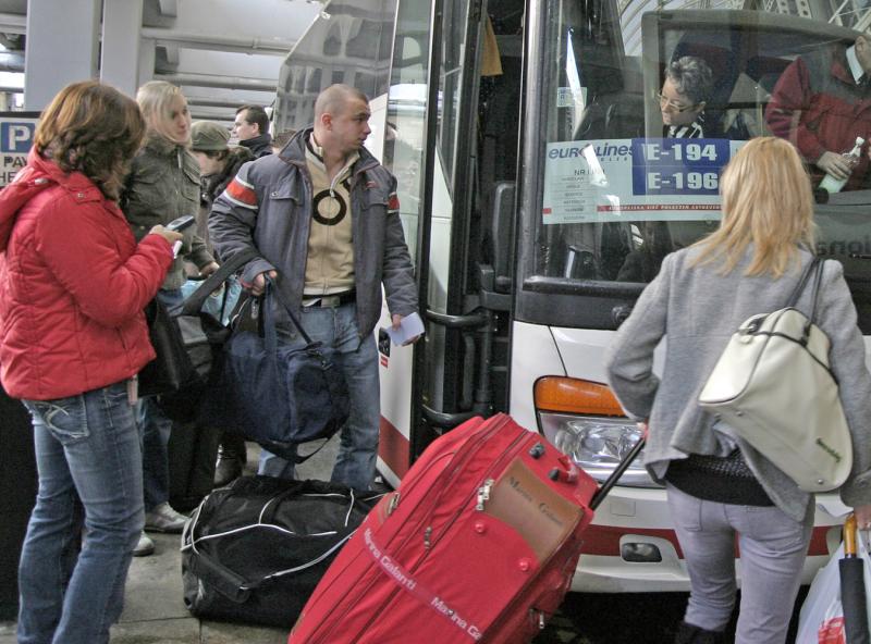 Wyjeżdżają młodzi i wykształceni. Kto zostanie pracować?