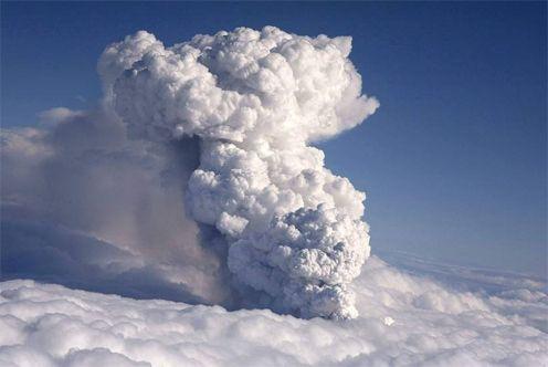Budzi się wulkan na Islandii. Znowu sparaliżuje niebo nad Europą?